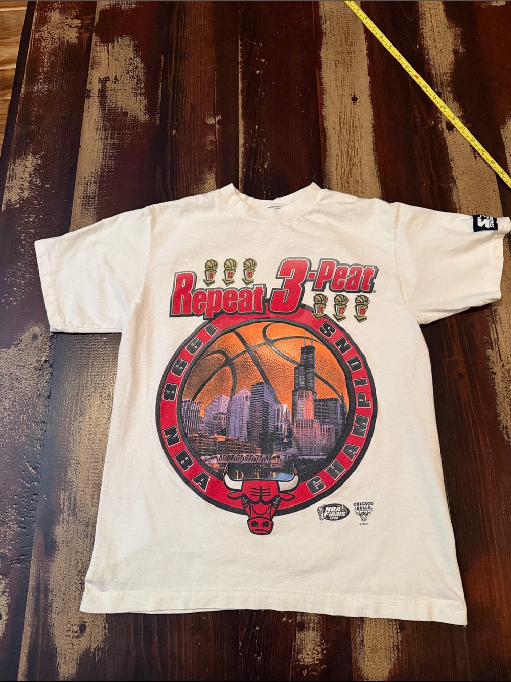1998 Vintage Chicago Bulls Repeat 3-Peat NBA World Champs Starter T Shirt Boys L